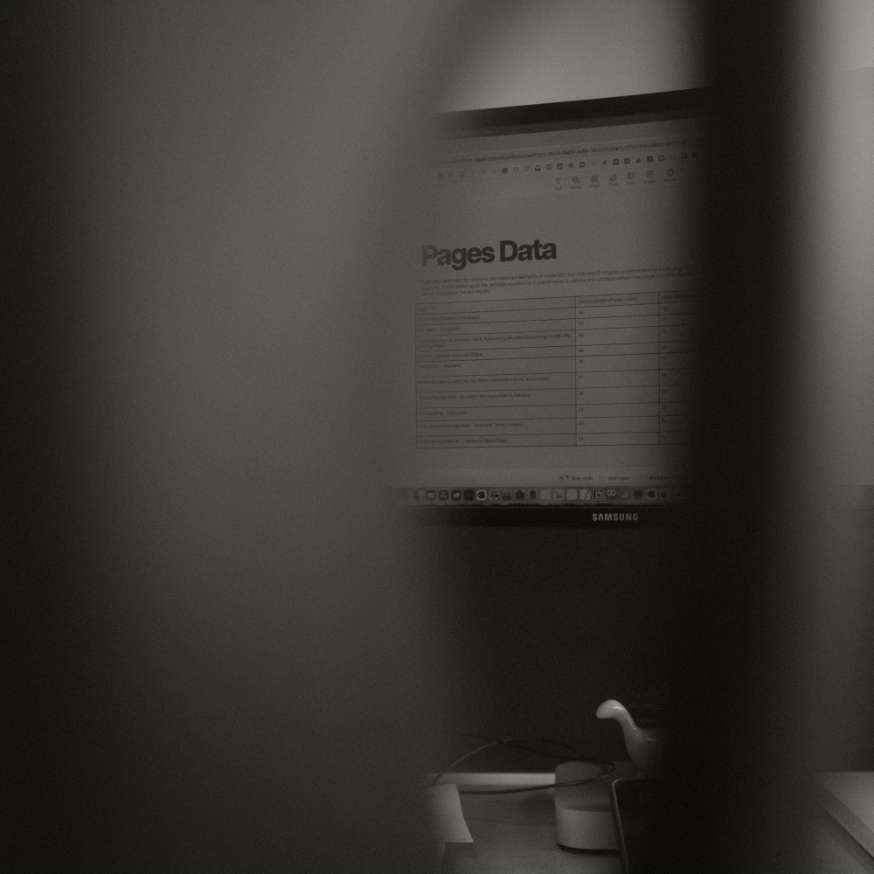 Marketing Agency – Report through a chair
